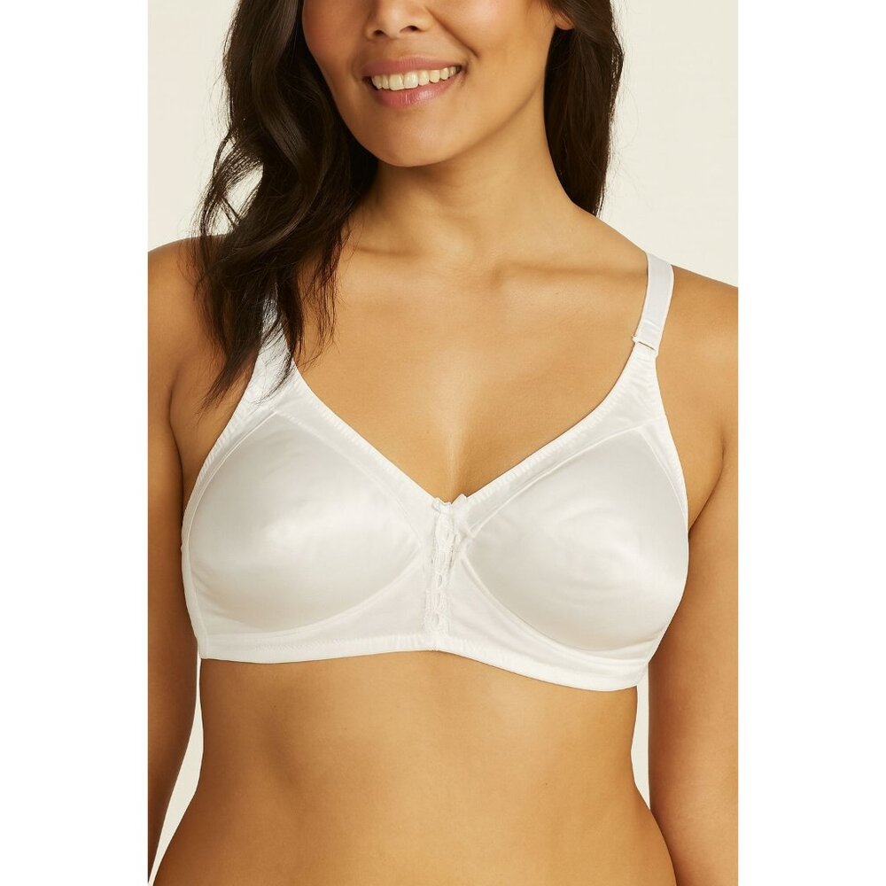 Bali Size 44C / 18 Hour Wireless Nylon  Original Comfort Strap Bra White